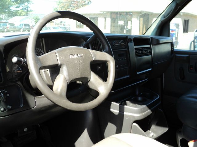 2004 GMC Savana 1.8T Cabriolet