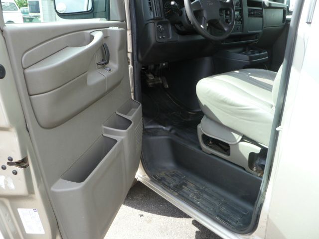 2004 GMC Savana Unknown