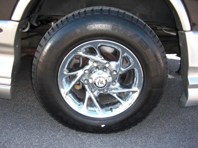 2005 GMC Savana Base