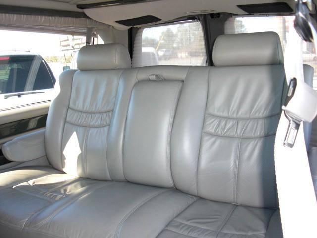 2005 GMC Savana Base