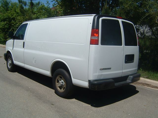 2005 GMC Savana Unknown