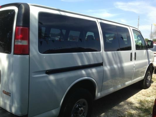 2006 GMC Savana Leather / Sunroof