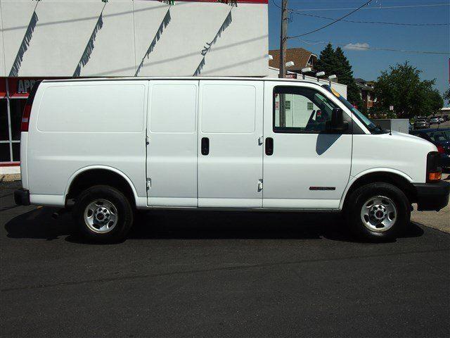 2006 GMC Savana SE 4 Dr