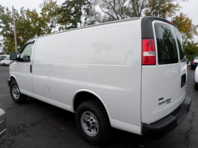 2011 GMC Savana Base