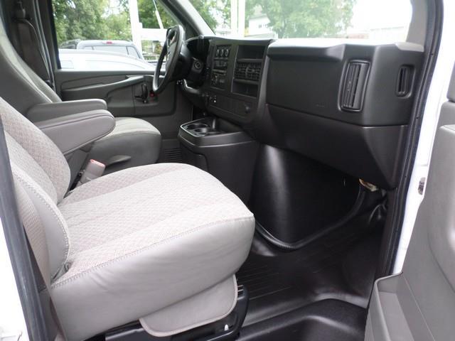 2011 GMC Savana Base