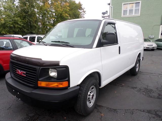 2011 GMC Savana Base