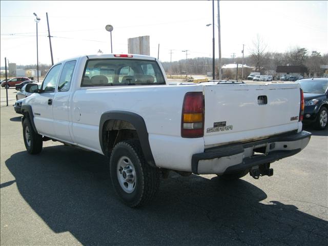 2003 GMC Sierra V8 R-design
