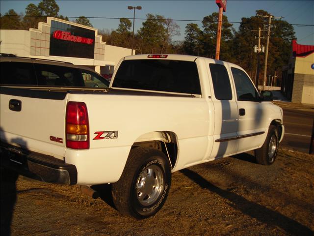 2003 GMC Sierra V8 R-design