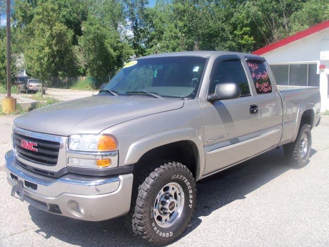 2003 GMC Sierra LE Sedan