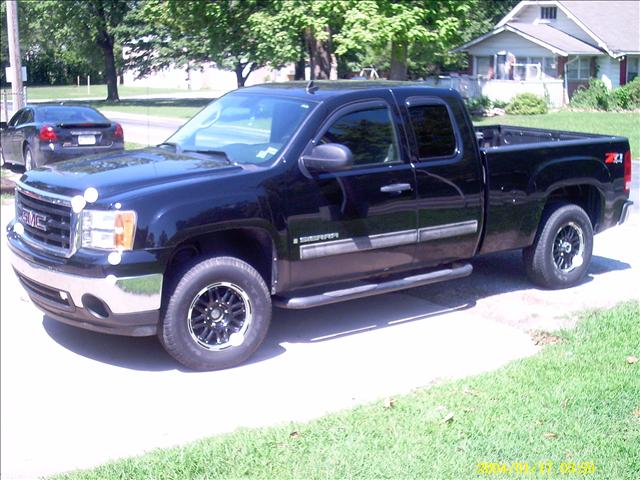 2007 GMC Sierra 2dr Club Cab 139 WB 4WD