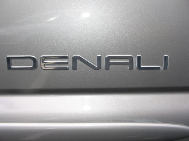 2003 GMC Sierra 1500 LE Sedan