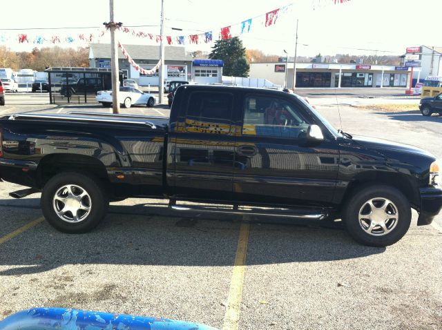 2004 GMC Sierra 1500 LE Sedan