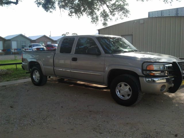 2004 GMC Sierra 1500 LE Sedan