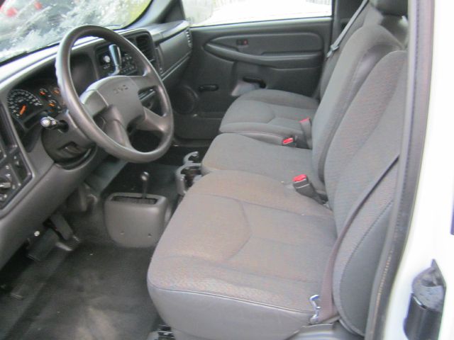 2004 GMC Sierra 1500 LE Sedan