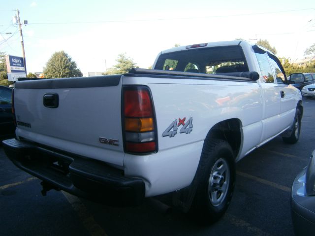 2004 GMC Sierra 1500 LE Sedan