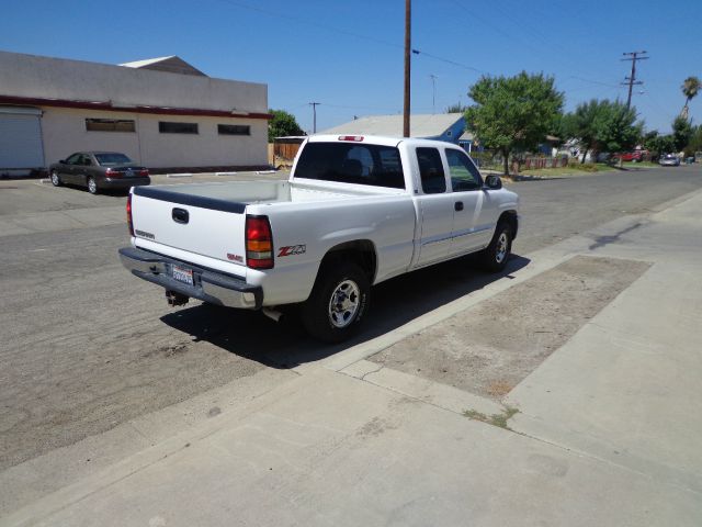 2004 GMC Sierra 1500 LE Sedan