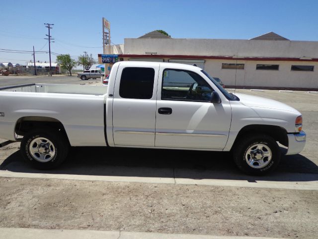 2004 GMC Sierra 1500 LE Sedan