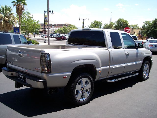 2004 GMC Sierra 1500 LE Sedan