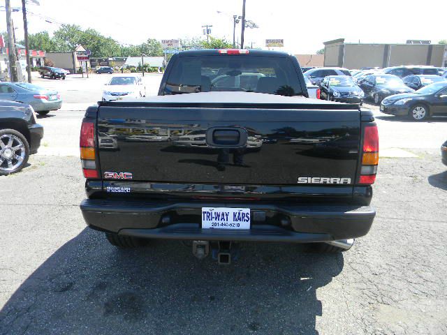 2004 GMC Sierra 1500 LE Sedan