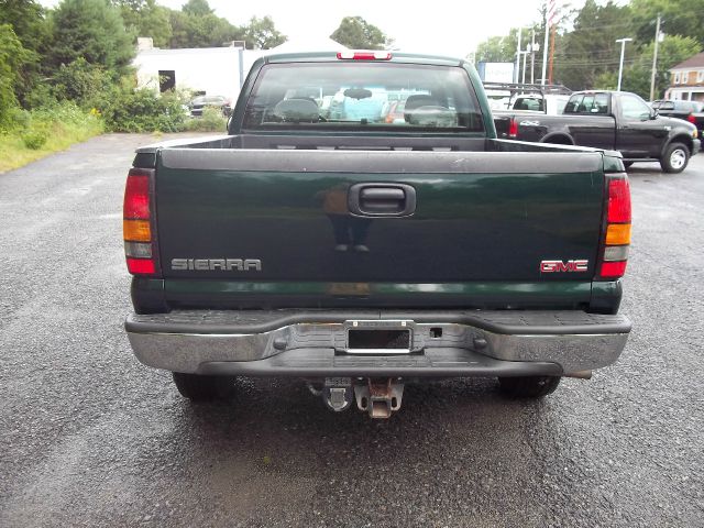 2005 GMC Sierra 1500 LE Sedan
