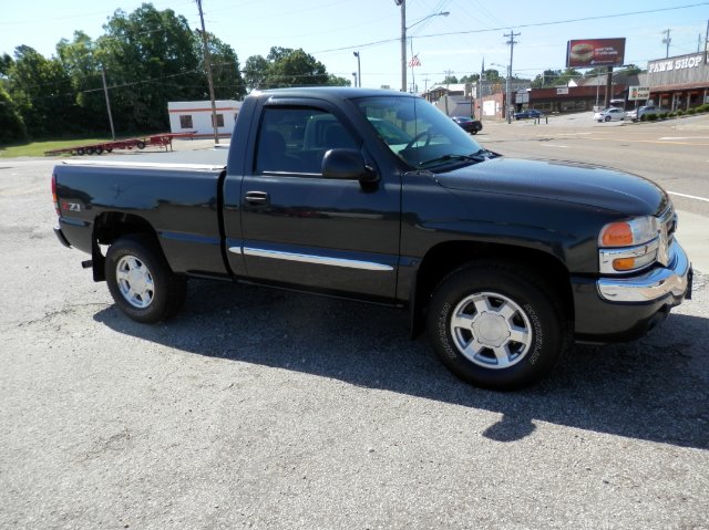 2005 GMC Sierra 1500 2005 Suzuki XL7