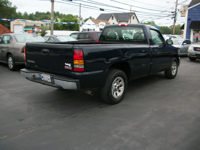 2005 GMC Sierra 1500 Short Box Standard