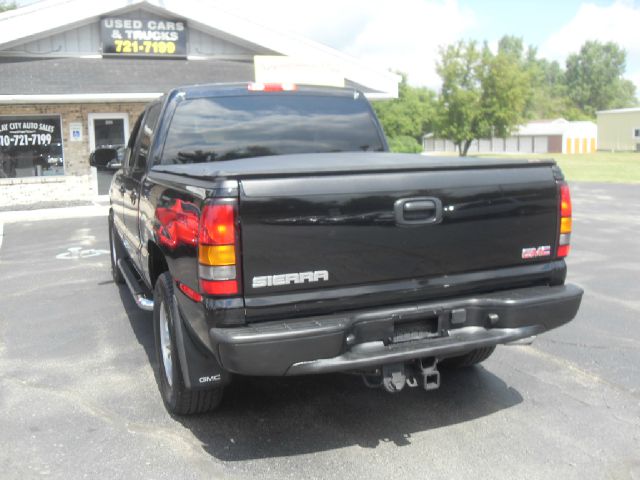 2005 GMC Sierra 1500 4WD 4dr AT