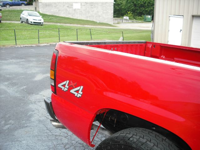 2005 GMC Sierra 1500 LE Sedan