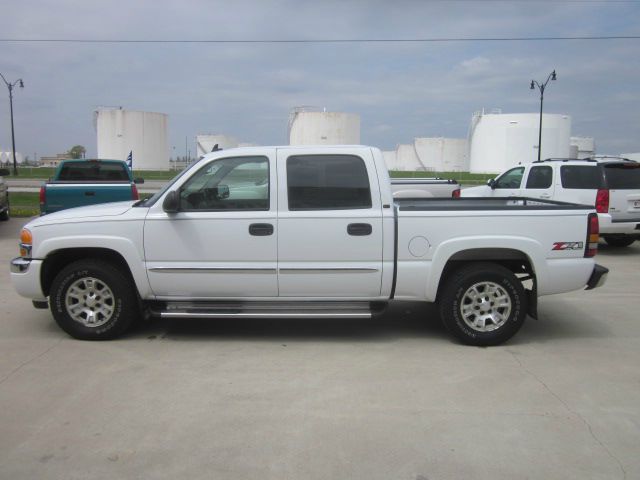 2006 GMC Sierra 1500 SLE Sierra 2WD