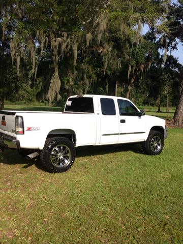 2006 GMC Sierra 1500 250H Premium Sedan 4D