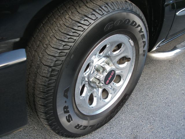 2006 GMC Sierra 1500 XLE Passenger Van