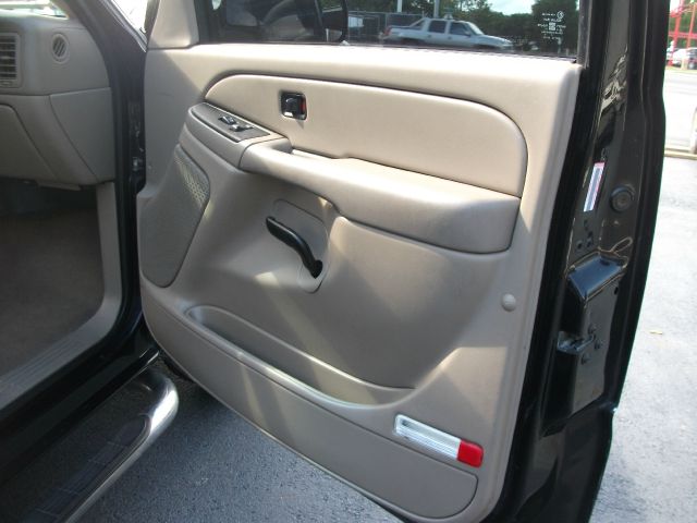 2006 GMC Sierra 1500 XLE Passenger Van