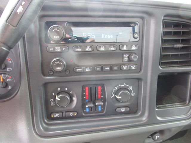 2006 GMC Sierra 1500 Pickup 4D 6 1/2 Ft
