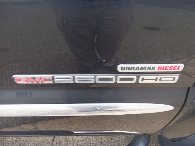 2003 GMC Sierra 2500 LE Sedan