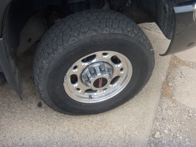 2003 GMC Sierra 2500 LE Sedan