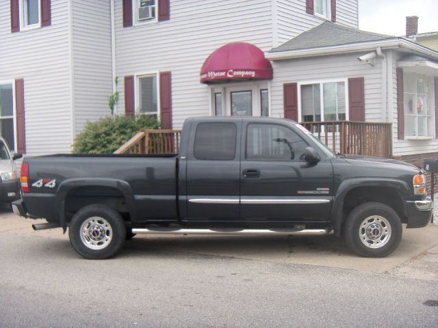 2003 GMC Sierra 2500 LE Sedan