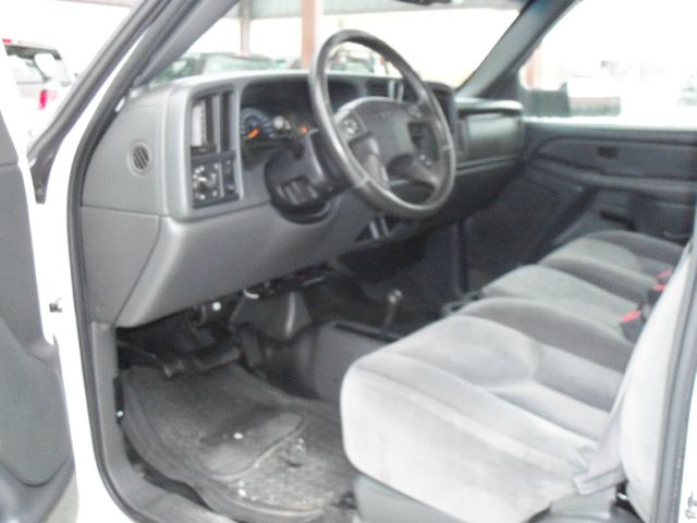 2004 GMC Sierra 2500 LS 2WD 4dr SUV