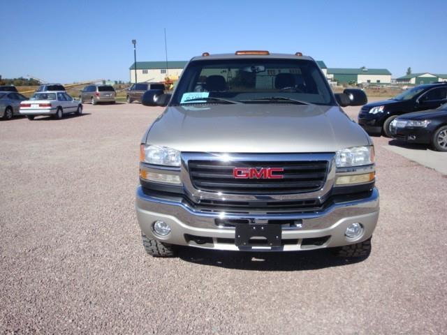2004 GMC Sierra 2500 4DR FWD LTD 3.3L AT
