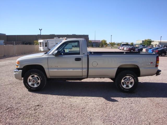 2004 GMC Sierra 2500 4DR FWD LTD 3.3L AT