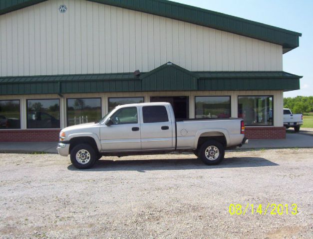 2004 GMC Sierra 2500 SLE Sierra 2WD