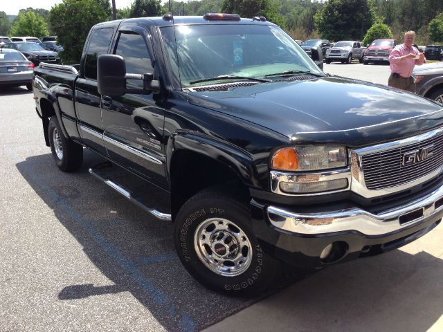 2004 GMC Sierra 2500 4DR SUV AT