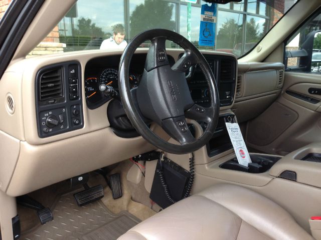 2004 GMC Sierra 2500 4DR SUV AT