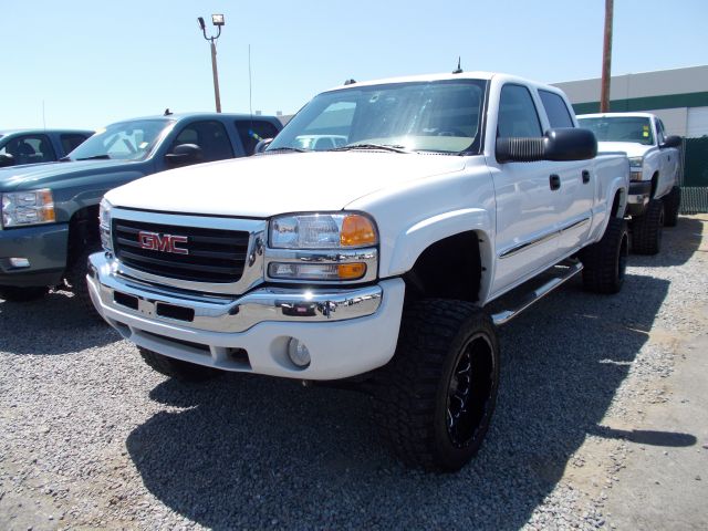2004 GMC Sierra 2500 SLE Sierra 2WD