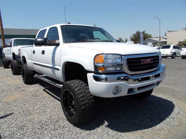 2004 GMC Sierra 2500 SLE Sierra 2WD