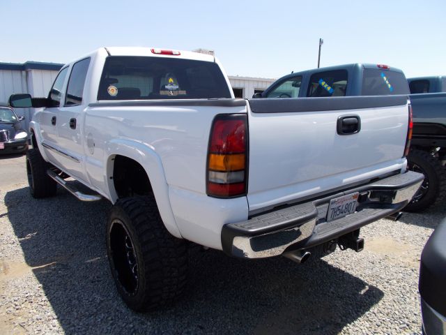 2004 GMC Sierra 2500 SLE Sierra 2WD