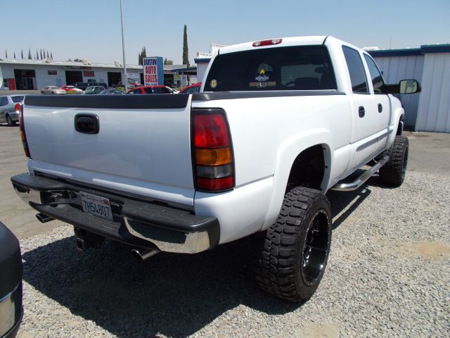 2004 GMC Sierra 2500 SLE Sierra 2WD