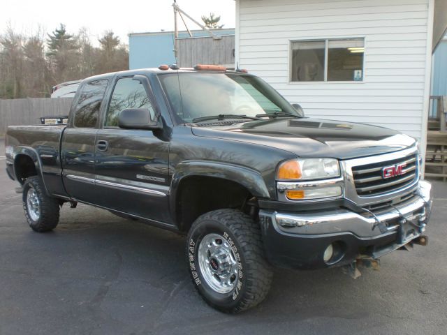 2004 GMC Sierra 2500 4DR SUV AT