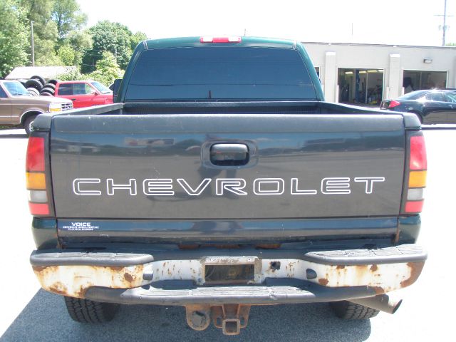 2004 GMC Sierra 2500 EX Sedan AUTO