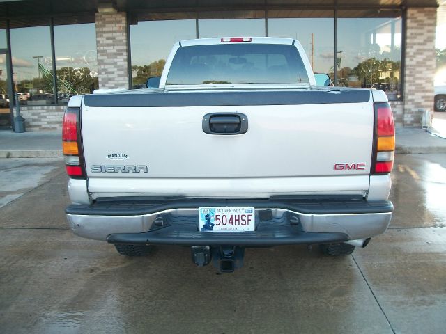 2005 GMC Sierra 2500 GXP