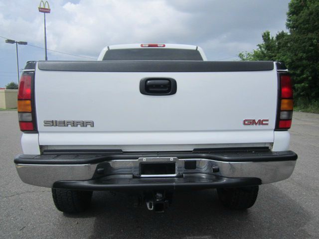 2005 GMC Sierra 2500 4DR SUV AT